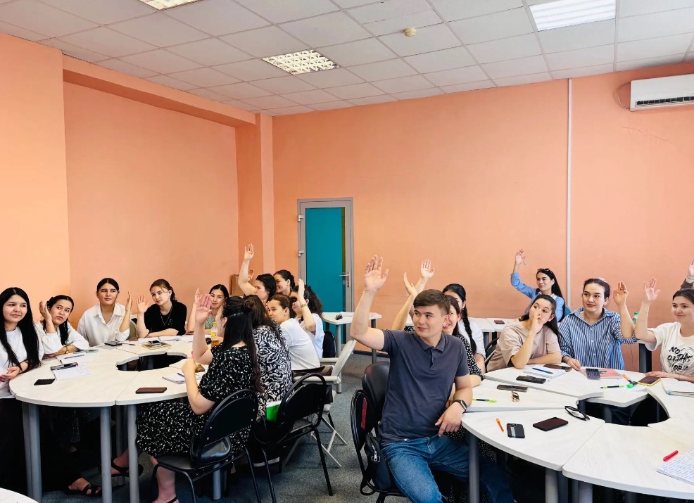 На себе испытали то, что «в деревне много пьют» и за бутылку можно работника найти —это миф.
